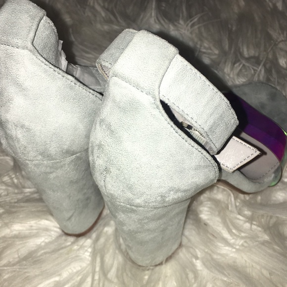 💫Baby Blue Suede Heels - Picture 4 of 4
